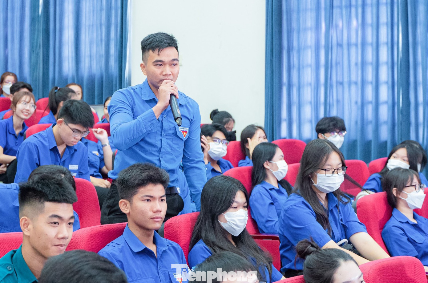 Anh Nguyễn Ngọc Phước, Đoàn viên phường An Thạnh (TP Thuận An, tỉnh Bình Dương) nêu ý kiến tại buổi đối thoại.