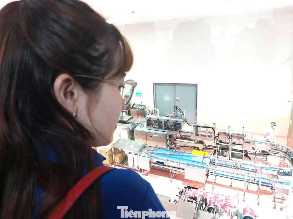 Dây chuyền sản xuất sử dụng máy tự động, toàn bộ nhà máy chỉ có khoảng 100 lao động.