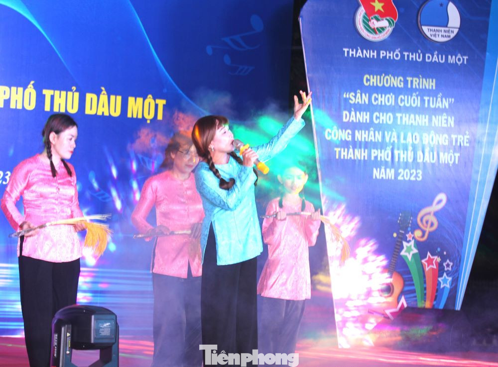 Cuộc thi “Tiếng hát thanh niên công nhân” chủ đề các ca khúc ca ngợi Đảng, Bác Hồ, tình yêu quê hương, đất nước; con người Việt Nam và tỉnh Bình Dương; ca ngợi giai cấp công nhân, tinh thần hăng say lao động, học tập, công tác; tình cảm gia đình, cơ quan, đơn vị, đồng chí, đồng đội, đồng nghiệp, bạn bè; tình yêu đôi lứa trong sáng, thủy chung.