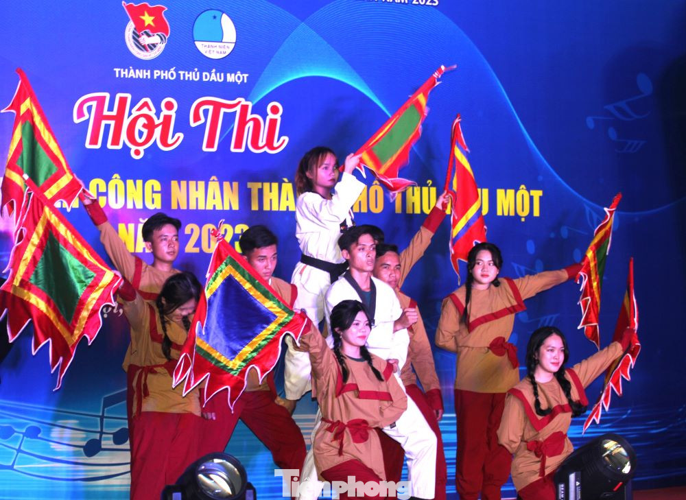 “Giới trẻ, đặc biệt là thanh niên công nhân, sau một ngày làm việc vất vả, ai cũng muốn được thư giãn để xua tan mệt mỏi. Thấu hiểu được điều này, các cấp đoàn luôn tìm tòi, tổ chức các hoạt động văn hóa, văn nghệ, thể dục thể thao… qua đó mọi người có cơ hội giải trí. Cuộc thi Tiếng hát thanh niên công nhân cũng xuất phát từ mục đích, ý nghĩa đó”, Bí thư Thành Đoàn Thủ Dầu Một nói.