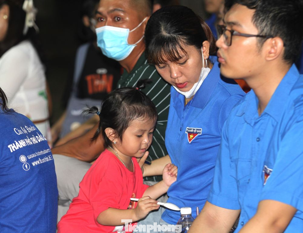 Cuộc thi đã thu hút hàng nghìn người dân đến xem, cổ vũ tinh thần cho các đội. Rất nhiều trẻ nhỏ được cha mẹ bế đến xem chương trình, tạo không khí nhộn nhịp, vui tươi.