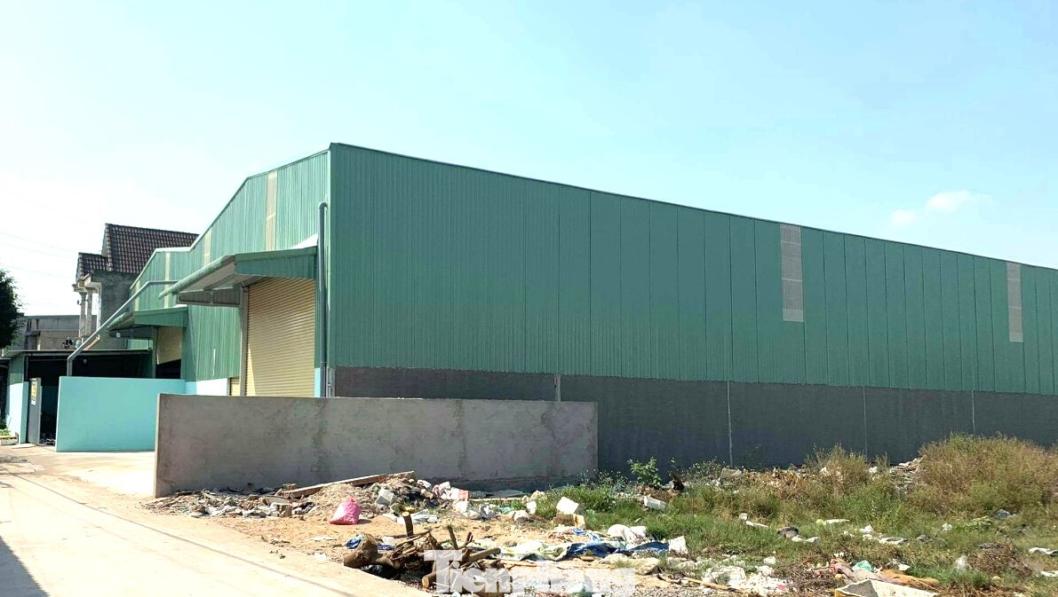 Một nhà xưởng xây dựng trong khu dân cư ở TP. Thuận An