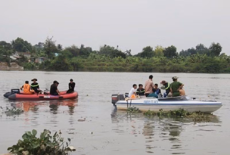 Lực lượng chức năng tìm kiếm thi thể phó trưởng công an xã: Ảnh tư liệu