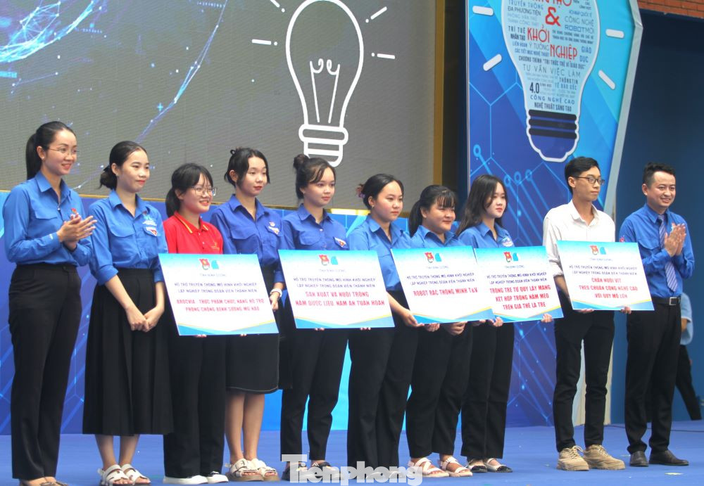 Trao bảo trợ cho các đề tài, ý tưởng sáng tạo khởi nghiệp của đoàn viên thanh niên