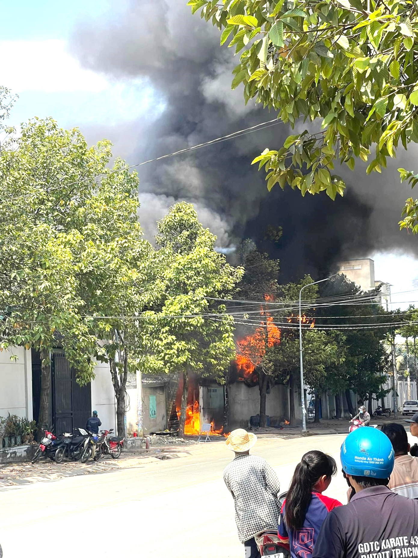 Hiện trường vụ cháy. Hiện trường vụ cháy.