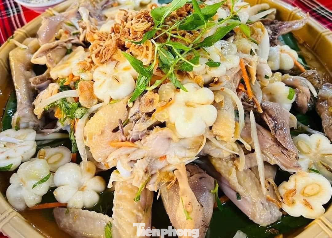 Món gỏi gà măng cụt "hot" mạng xã hội những ngày qua