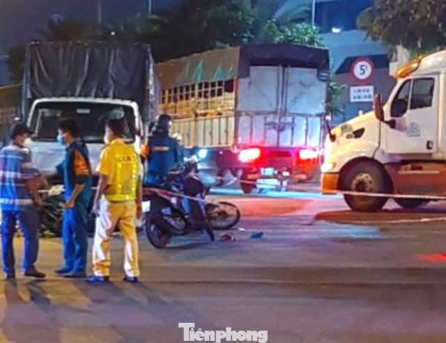 Lực lượng chức năng khám nghiệm hiện trường