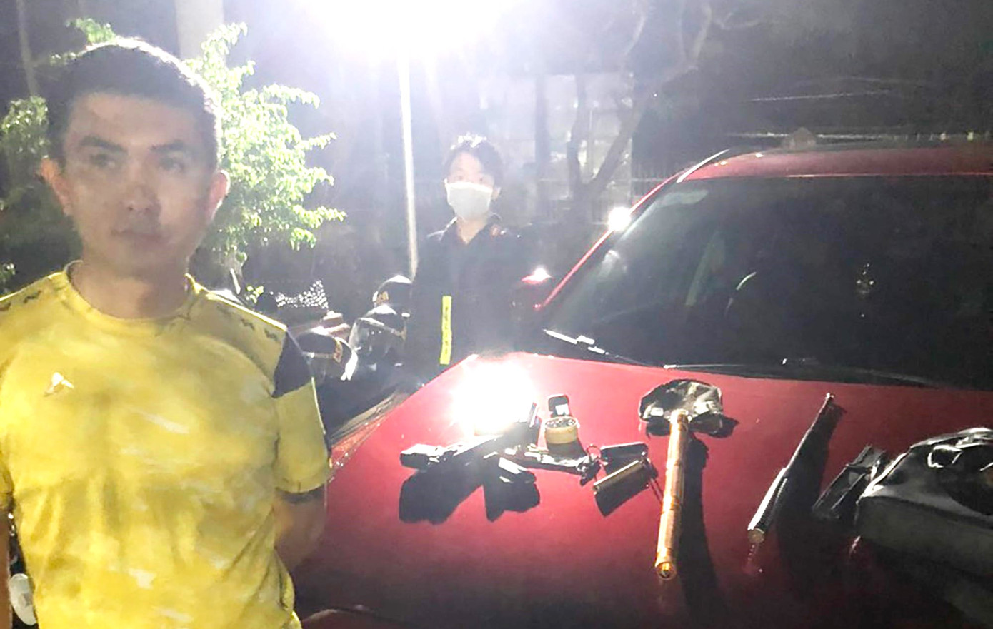 Trần Nhất Tài, lái ô tô chở người đi giải quyết mâu thuẫn Trần Nhất Tài, lái ô tô chở người đi giải quyết mâu thuẫn