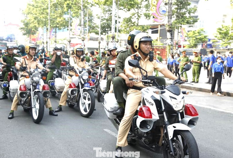 Công an Bình Dương trong ngày ra quân đảm bảo an ninh trật tự, an toàn giao thông dịp lễ 30/4 và 1/5