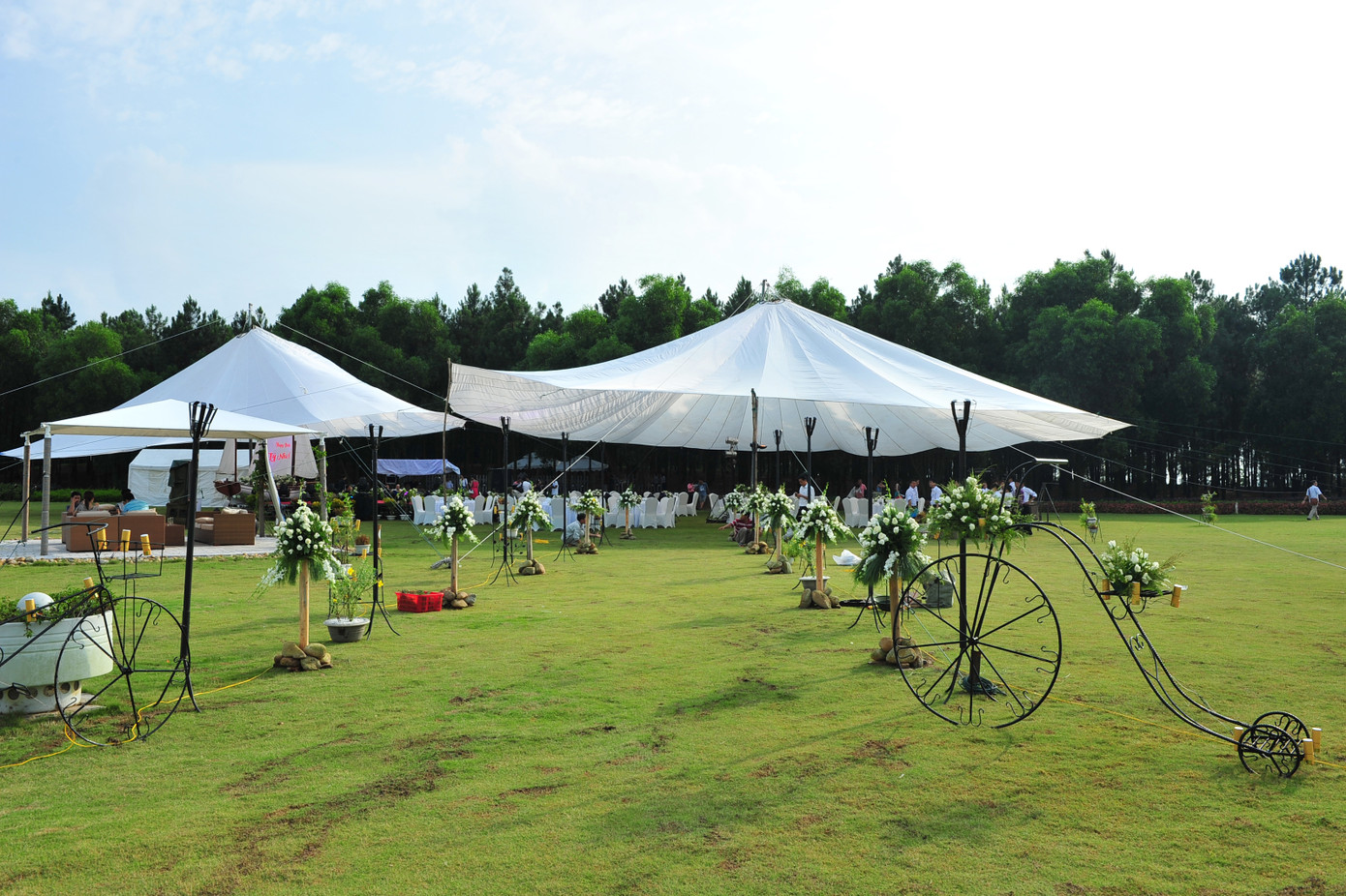 Tiệc sinh nhật 30 tuổi của người đẹp được tổ chức ở một resort vô cùng rộng rãi, thoáng đãng và sang trọng