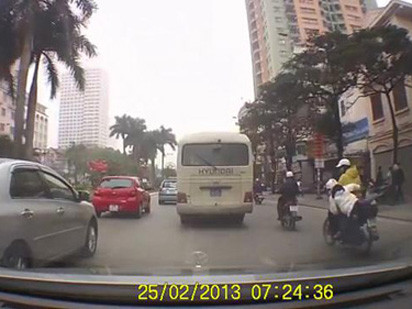 Vụ việc xảy ra vào sáng ngày 25/2. Ảnh cắt từ clip. Vụ việc xảy ra vào sáng ngày 25/2. Ảnh cắt từ clip