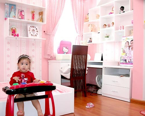 Hệ thống kệ tủ với rất nhiều rất búp bê là mơ ước của bất cứ cô bé nào