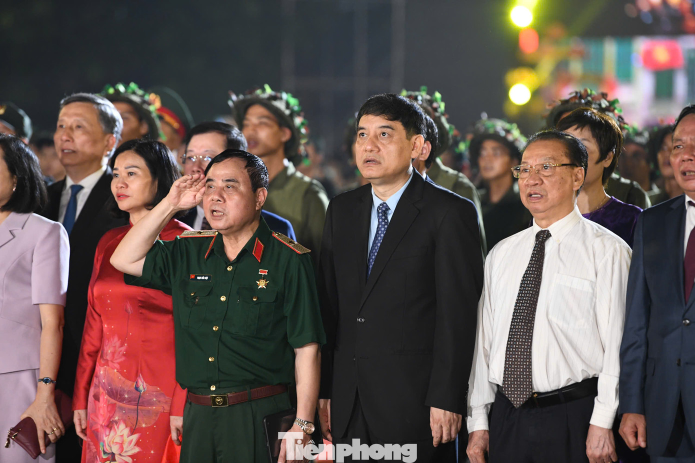 Chào mừng kỷ niệm 70 năm Ngày Giải phóng Thủ đô, UBND TP. Hà Nội phối hợp với Đài Truyền hình Việt Nam thực hiện chương trình Hà Nội - Bản hùng ca phố. Chương trình được tổ chức tại di sản thế giới Hoàng thành Thăng Long - nơi đã diễn ra lễ chào cờ đầu tiên của Thủ đô Giải phóng vào 15h ngày 10/10/1954. Chào mừng kỷ niệm 70 năm Ngày Giải phóng Thủ đô, UBND TP. Hà Nội phối hợp với Đài Truyền hình Việt Nam thực hiện chương trình Hà Nội - Bản hùng ca phố. Chương trình được tổ chức tại di sản thế giới Hoàng thành Thăng Long - nơi đã diễn ra lễ chào cờ đầu tiên của Thủ đô Giải phóng vào 15h ngày 10/10/1954.