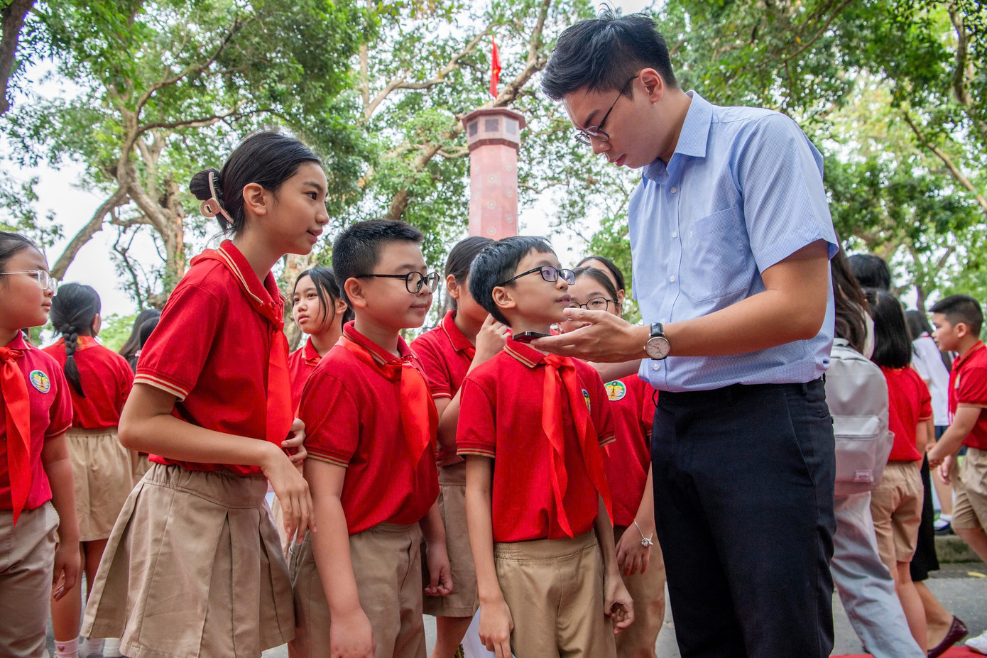 Ông Lê Quốc Minh cho biết, từ ngày 10/10/2024, tại trụ sở của báo Nhân Dân ở Hà Nội cũng như cơ quan thường trú khắp 63 tỉnh, thành bạn đọc sẽ được tặng phụ trương đặc biệt Cột cờ Hà Nội. Độc giả có cơ hội thử sức cắt dán và gấp mô hình Cột cờ Hà Nội rồi quét mã QR tương tác và tìm hiểu về lịch sử Thủ đô ngàn năm văn hiến.