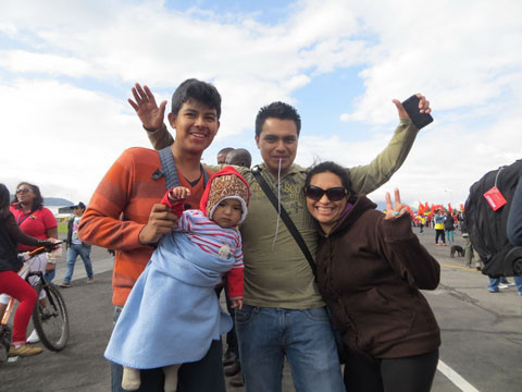 Mang cả con đi dự Festival