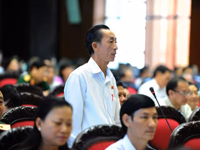 ĐB Trần Hoàng Ngân phát biểu chất vấn Bộ trưởng Cao Đức Phát. Anh: Hồng Vĩnh