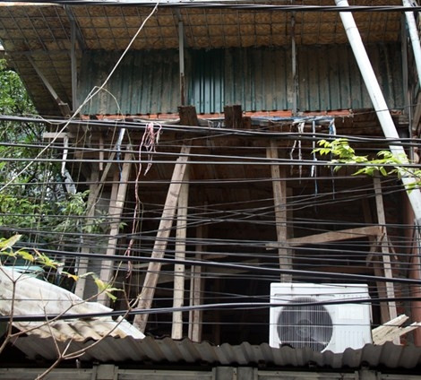 Căn hộ đang được cơi nới thêm