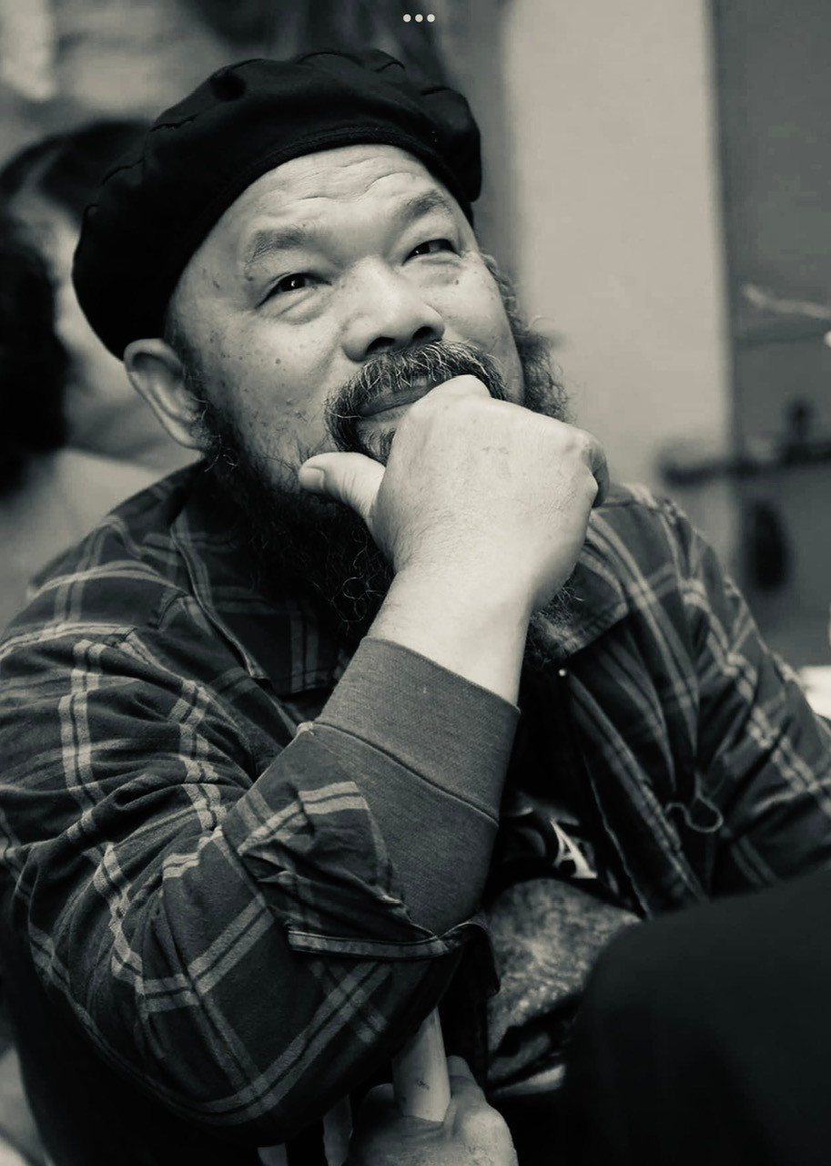 Họa sĩ Nguyễn Linh: "Không phải là chỉ trong một năm, có khi cả cuộc đời, anh mới tìm được sự kết nối, mới có được nghệ thuật của riêng mình". Họa sĩ Nguyễn Linh: "Không phải là chỉ trong một năm, có khi cả cuộc đời, anh mới tìm được sự kết nối, mới có được nghệ thuật của riêng mình".