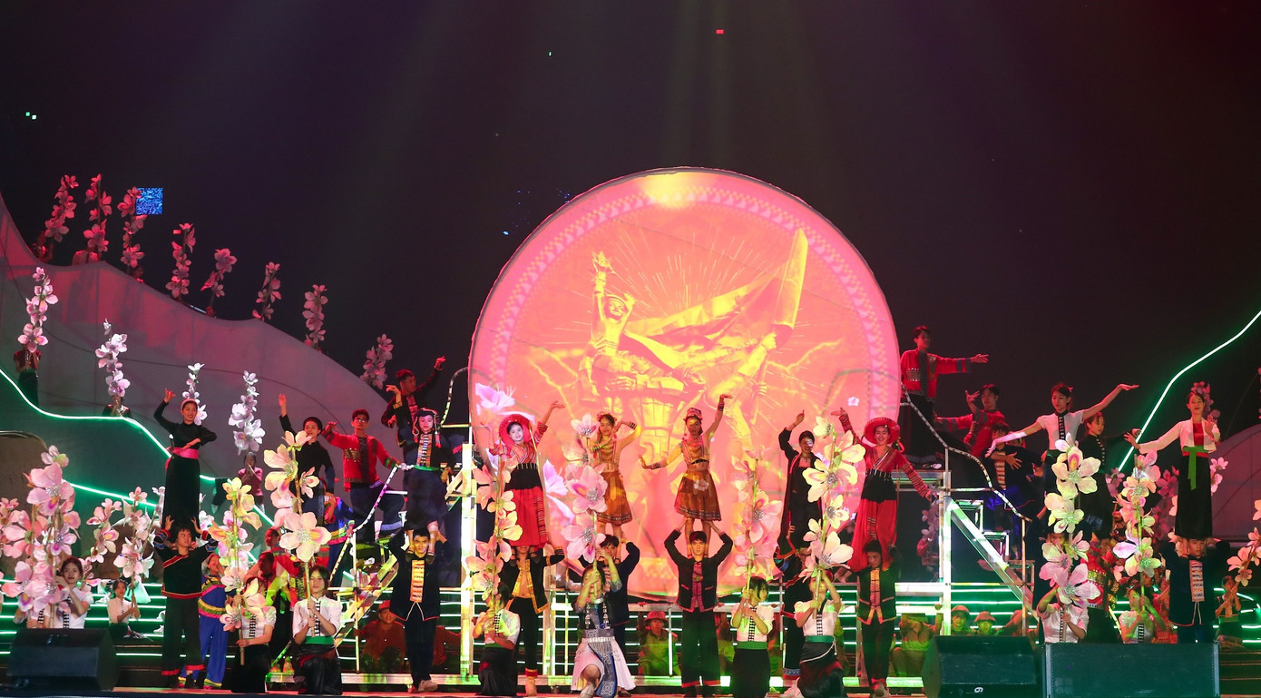 Điện Biên Phủ - Mốc vàng lịch sử diễn ra tại Quảng trường 7/5, TP Điện Biên Phủ, trực tiếp trên VTV1. Ảnh: Nam Nguyễn.