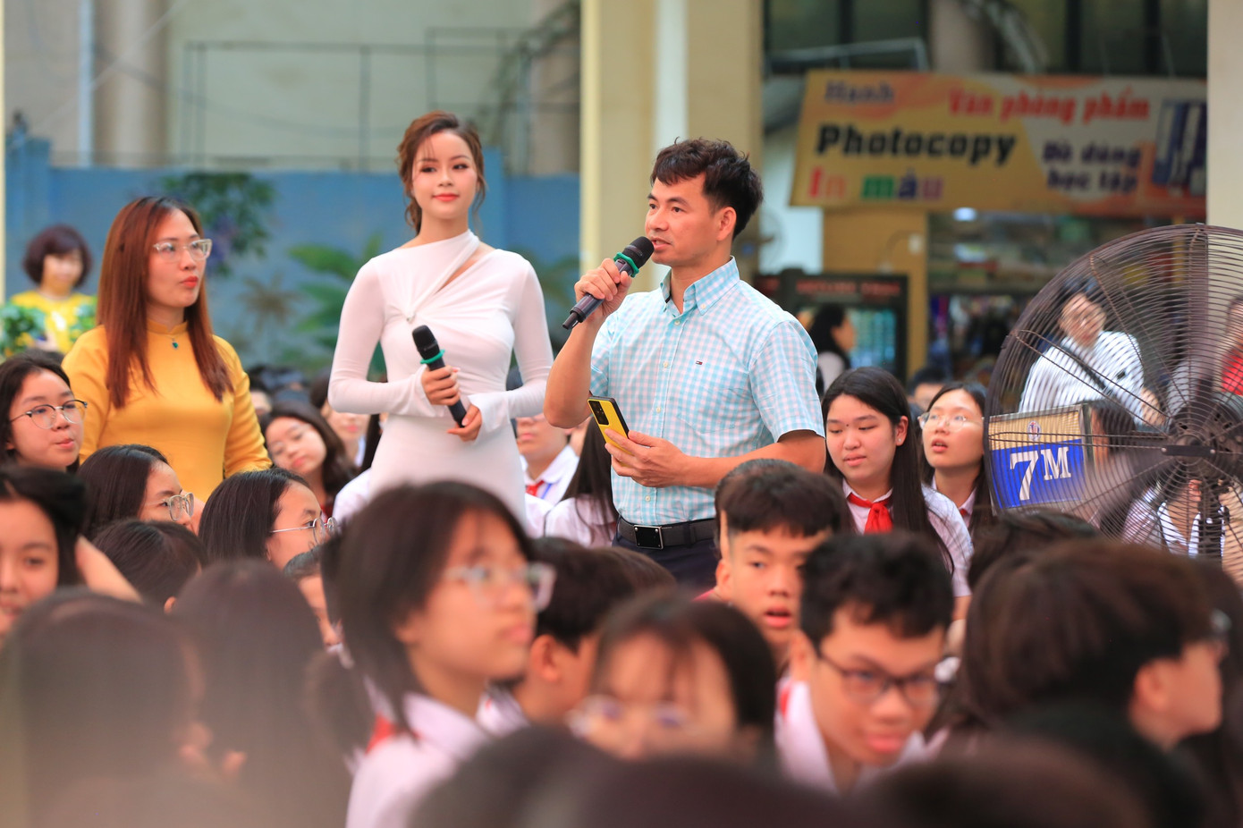 NSND Xuân Bắc đánh giá cuộc thi Giấc mơ xanh là một trong những cơ hội để xã hội, đặc biệt là học sinh thêm hiểu biết, thay đổi thói quen trong sinh hoạt để nâng cao nhận thức sâu rộng hơn và hành động quyết liệt hơn nhằm bảo vệ môi trường. NSND Xuân Bắc đánh giá cuộc thi Giấc mơ xanh là một trong những cơ hội để xã hội, đặc biệt là học sinh thêm hiểu biết, thay đổi thói quen trong sinh hoạt để nâng cao nhận thức sâu rộng hơn và hành động quyết liệt hơn nhằm bảo vệ môi trường.