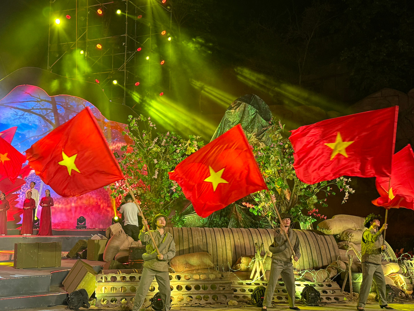 Hình ảnh tổng duyệt Dưới lá cờ Quyết Thắng tại điểm cầu Điện Biên.