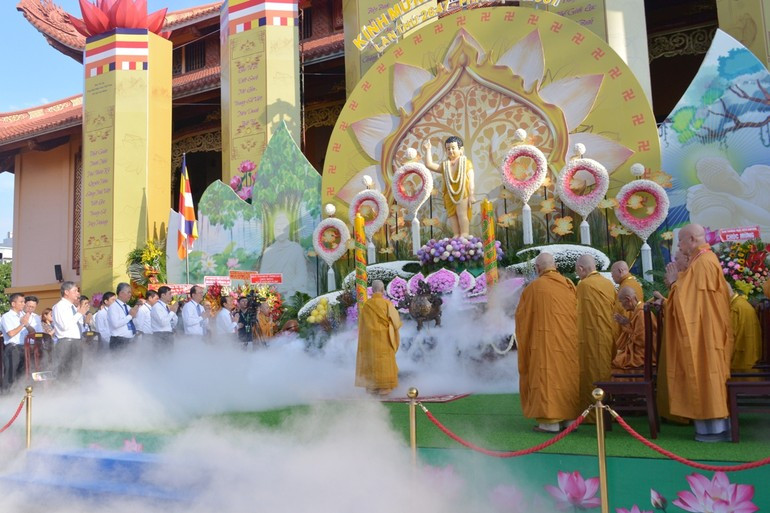 Đức Pháp chủ GHPGVN kêu gọi cầu nguyện chấm dứt chiến tranh, hận thù tiêu tan.