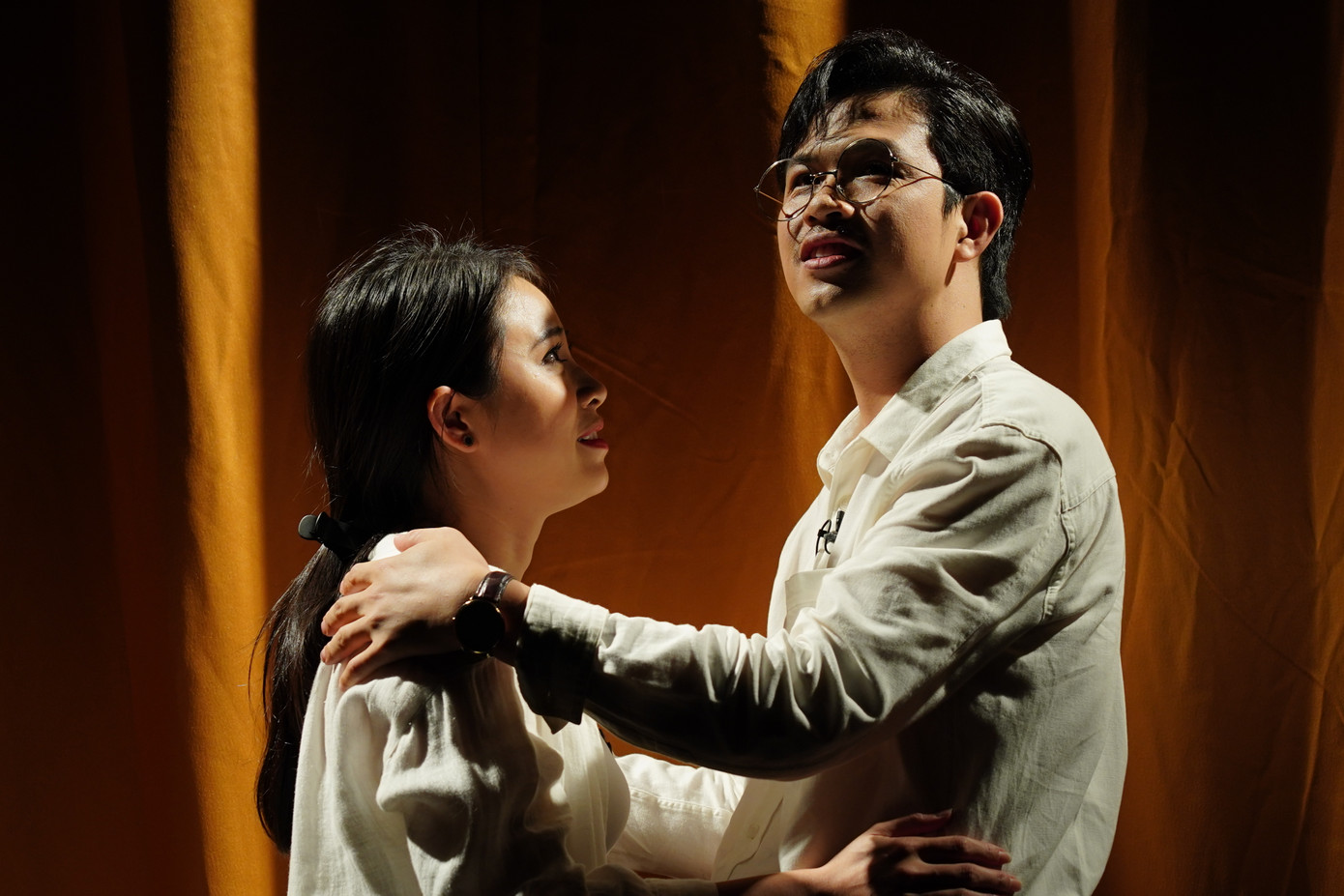 Đồng tính chỉ là cái cớ, bởi sâu xa hơn là vấn đề của hạnh phúc của con người, là sự giải phóng khỏi những định kiến ăn sâu trong tâm thức. Đồng tính chỉ là cái cớ, bởi sâu xa hơn là vấn đề của hạnh phúc của con người, là sự giải phóng khỏi những định kiến ăn sâu trong tâm thức.