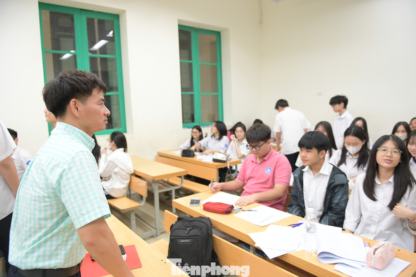 NSND Xuân Bắc chúc học sinh khối 9 trường THCS Trưng Vương giữ vững tinh thần, bước vào kỳ thi lớp 10 thành công. NSND Xuân Bắc chúc học sinh khối 9 trường THCS Trưng Vương giữ vững tinh thần, bước vào kỳ thi lớp 10 thành công.