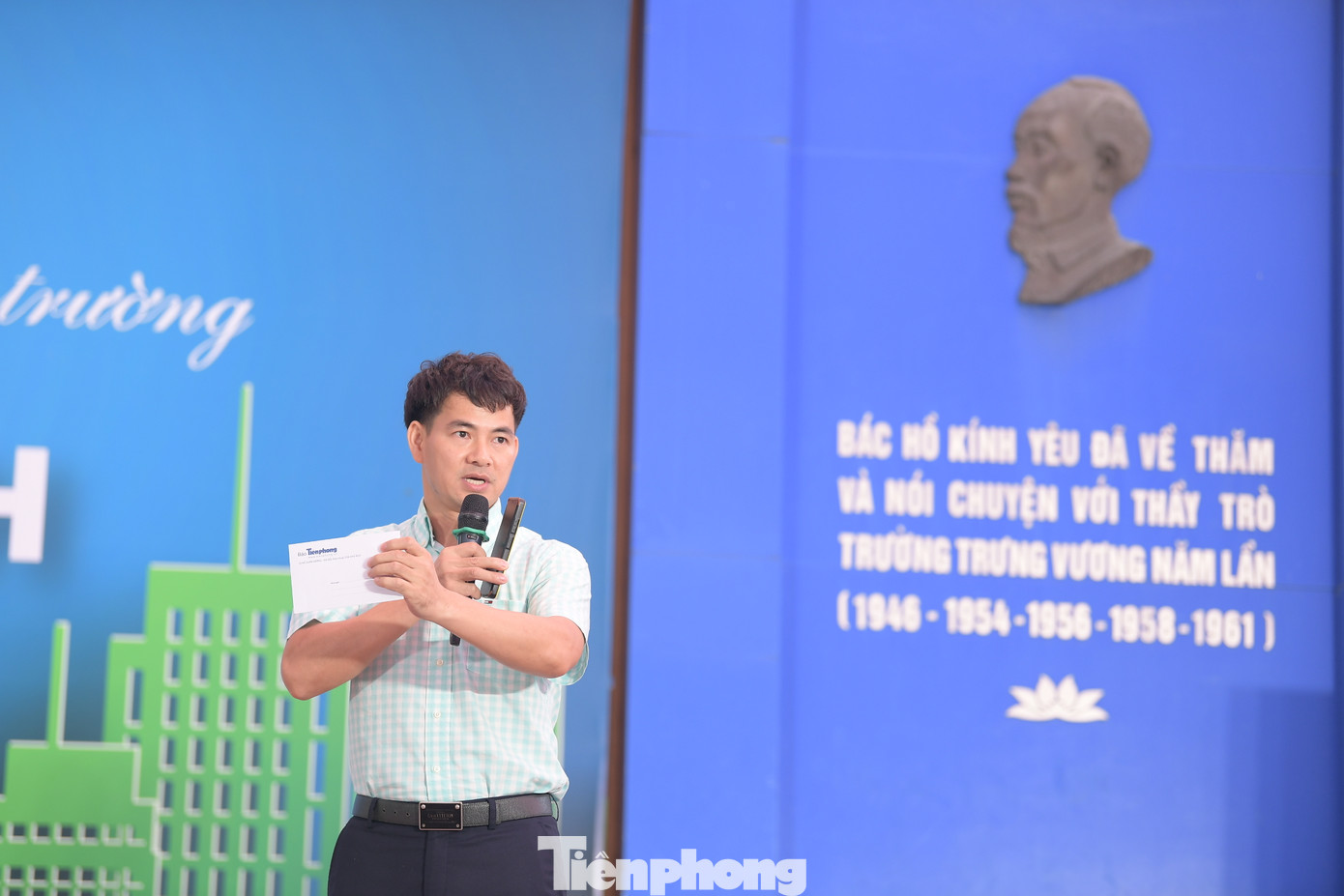 Luôn là người nhiệt thành với các chương trình, sự kiện hướng tới cộng đồng và chương trình do Báo Tiền Phong chủ trì tổ chức, NSND Xuân Bắc từ Hải Phòng về Hà Nội trong đêm 19/5 để dự lễ phát động cuộc thi tìm hiểu về môi trườngGiấc mơ xanhsáng 20/5. Ngay khi sự kiện kết thúc, anh lên xe xuống Hải Phòng để tiếp tục vai trò giám khảo Liên hoan nghệ thuật sân khấu cho thiếu niên, nhi đồng lần thứ nhất năm 2024. Luôn là người nhiệt thành với các chương trình, sự kiện hướng tới cộng đồng và chương trình do Báo Tiền Phong chủ trì tổ chức, NSND Xuân Bắc từ Hải Phòng về Hà Nội trong đêm 19/5 để dự lễ phát động cuộc thi tìm hiểu về môi trườngGiấc mơ xanhsáng 20/5. Ngay khi sự kiện kết thúc, anh lên xe xuống Hải Phòng để tiếp tục vai trò giám khảo Liên hoan nghệ thuật sân khấu cho thiếu niên, nhi đồng lần thứ nhất năm 2024.