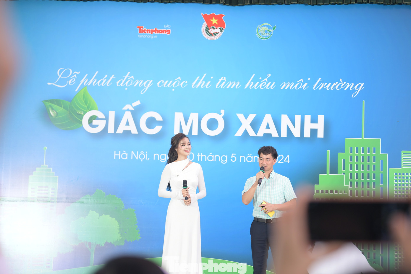 NSND Xuân Bắc, Á hậu Đào Hiền là khách mời Lễ phát động cuộc thi tìm hiểu môi trường Giấc mơ xanh, diễn ra sáng 20/5 tại trường THCS Trưng Vương. NSND Xuân Bắc, Á hậu Đào Hiền là khách mời Lễ phát động cuộc thi tìm hiểu môi trường Giấc mơ xanh, diễn ra sáng 20/5 tại trường THCS Trưng Vương.