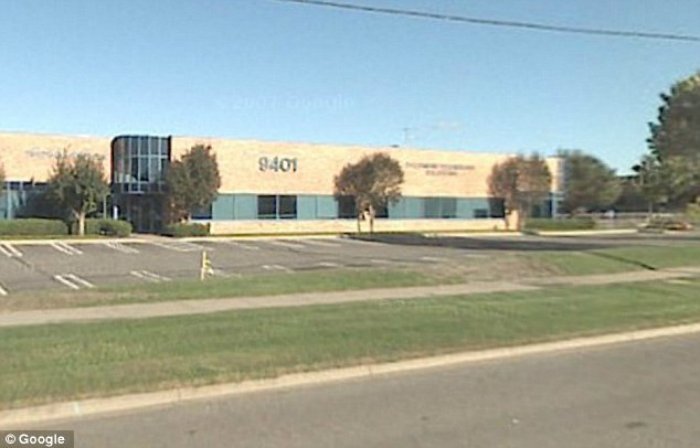 Olsonlàm việc tại bộ phận tiếp thị cho Laser Thiết kế và GKS