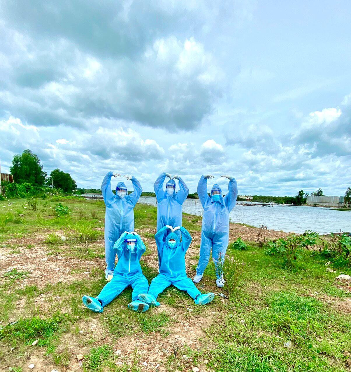 Nụ cười là liều "vắc-xin" tinh thần vô cùng quan trọng đó các bạn! - Ảnh: NVCC