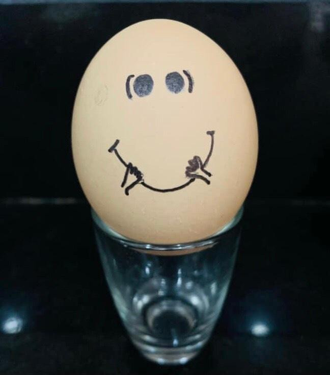 Ấy, đừng cho tay chạm lên mặt, đặc biệt là mắt, mũi, miệng nhé! - Ảnh: NVCC