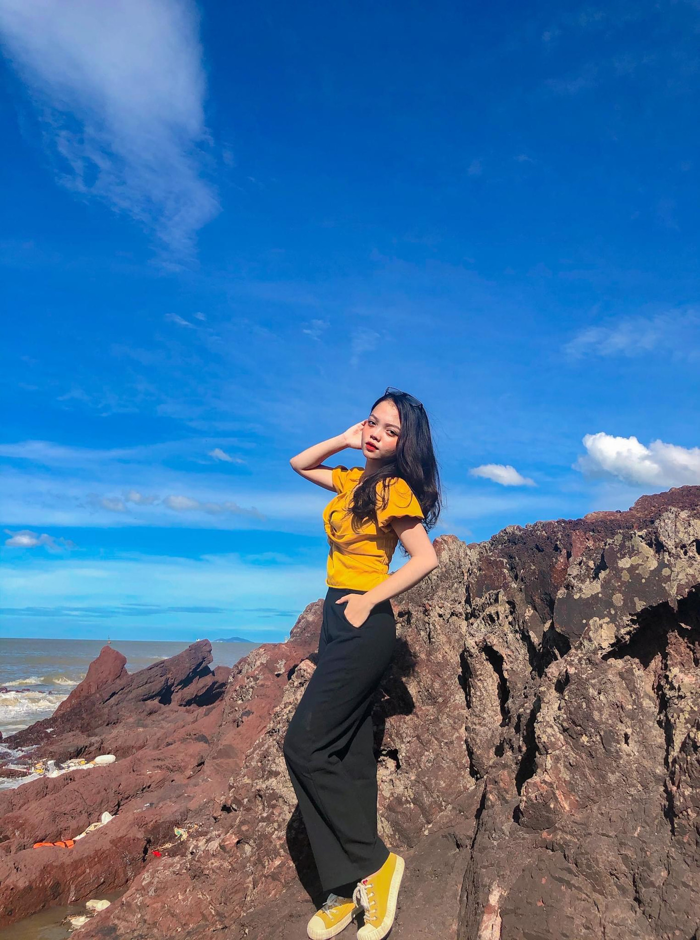 Ghềnh đá trên đảo Lan Châu - Ảnh: Hồng Hạnh