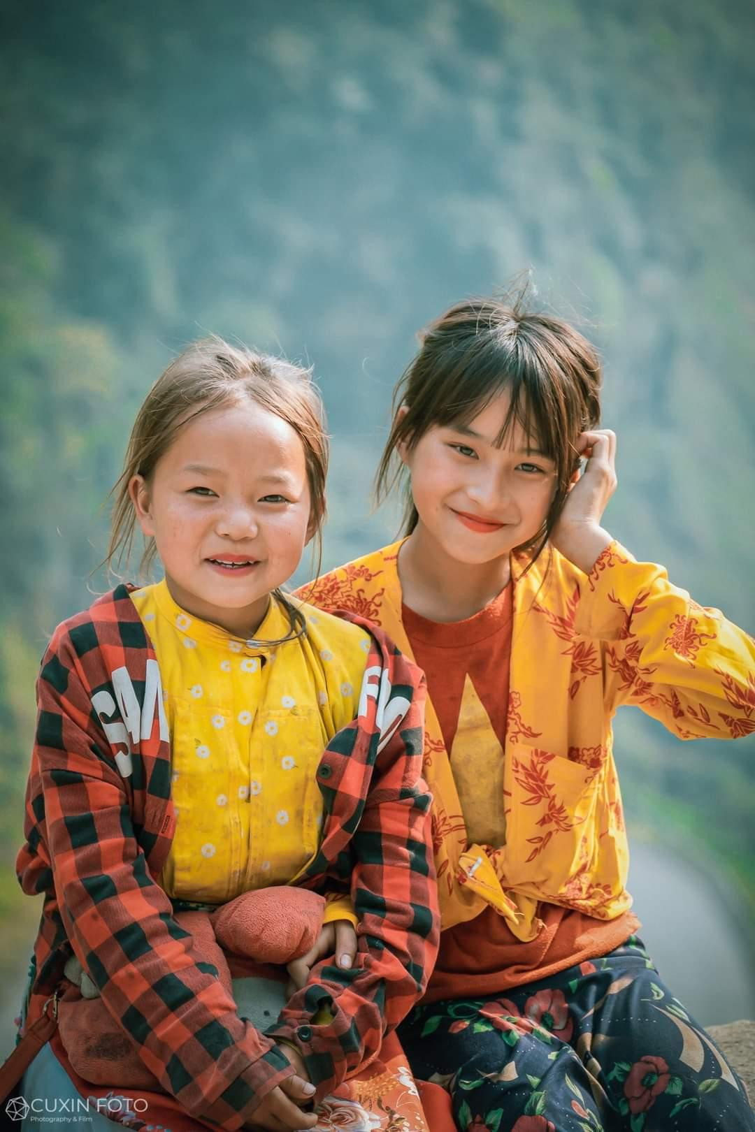 Cứ thấy ai giơ máy ảnh lên là các bé cười rất tươi - Ảnh: NVCC Cứ thấy ai giơ máy ảnh lên là các bé cười rất tươi - Ảnh: NVCC