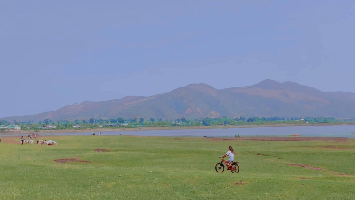 Khung cảnh yên bình của bãi bồi Tiên Sơn - Ảnh: Hạnh Nguyễn Khung cảnh yên bình của bãi bồi Tiên Sơn - Ảnh: Hạnh Nguyễn
