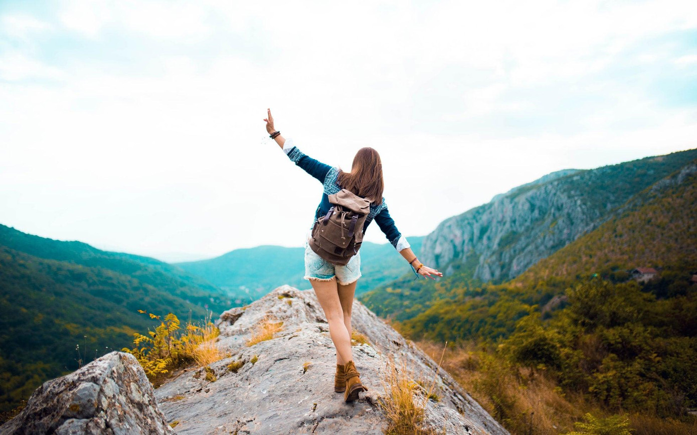 Một ngày, em chợt nhận thấy mình bị "lạc lối" giữa rất nhiều những lời-chỉ-dẫn khác nhau. Một ngày, em chợt nhận thấy mình bị "lạc lối" giữa rất nhiều những lời-chỉ-dẫn khác nhau.