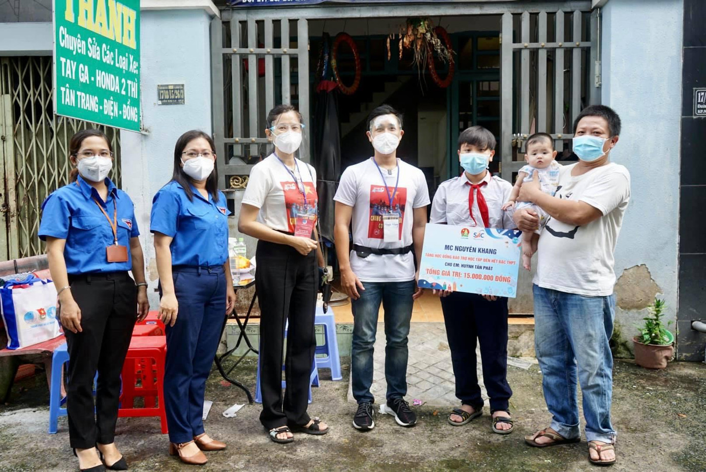 Học bổng dành tặng các em học sinh có hoàn cảnh khó khăn - Ảnh: NVCC Học bổng dành tặng các em học sinh có hoàn cảnh khó khăn - Ảnh: NVCC