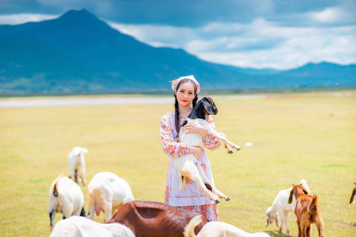 Hóa thân thành những cô gái miền thảo nguyên - Ảnh: Kiều Diễm Hóa thân thành những cô gái miền thảo nguyên - Ảnh: Kiều Diễm