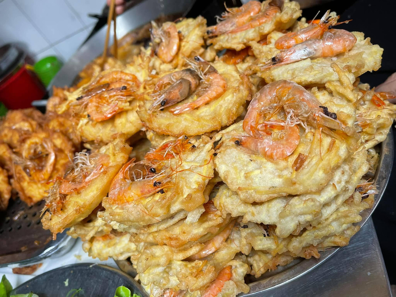 Bánh tôm giòn tan - Ảnh: Hà Thu Thảo Bánh tôm giòn tan - Ảnh: Hà Thu Thảo