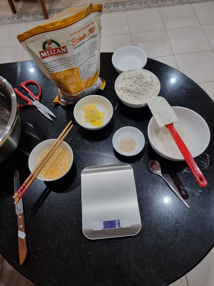 Nguyên liệu và đồ nghề làm bánh nè - Ảnh: Đức Huy Nguyên liệu và đồ nghề làm bánh nè - Ảnh: Đức Huy