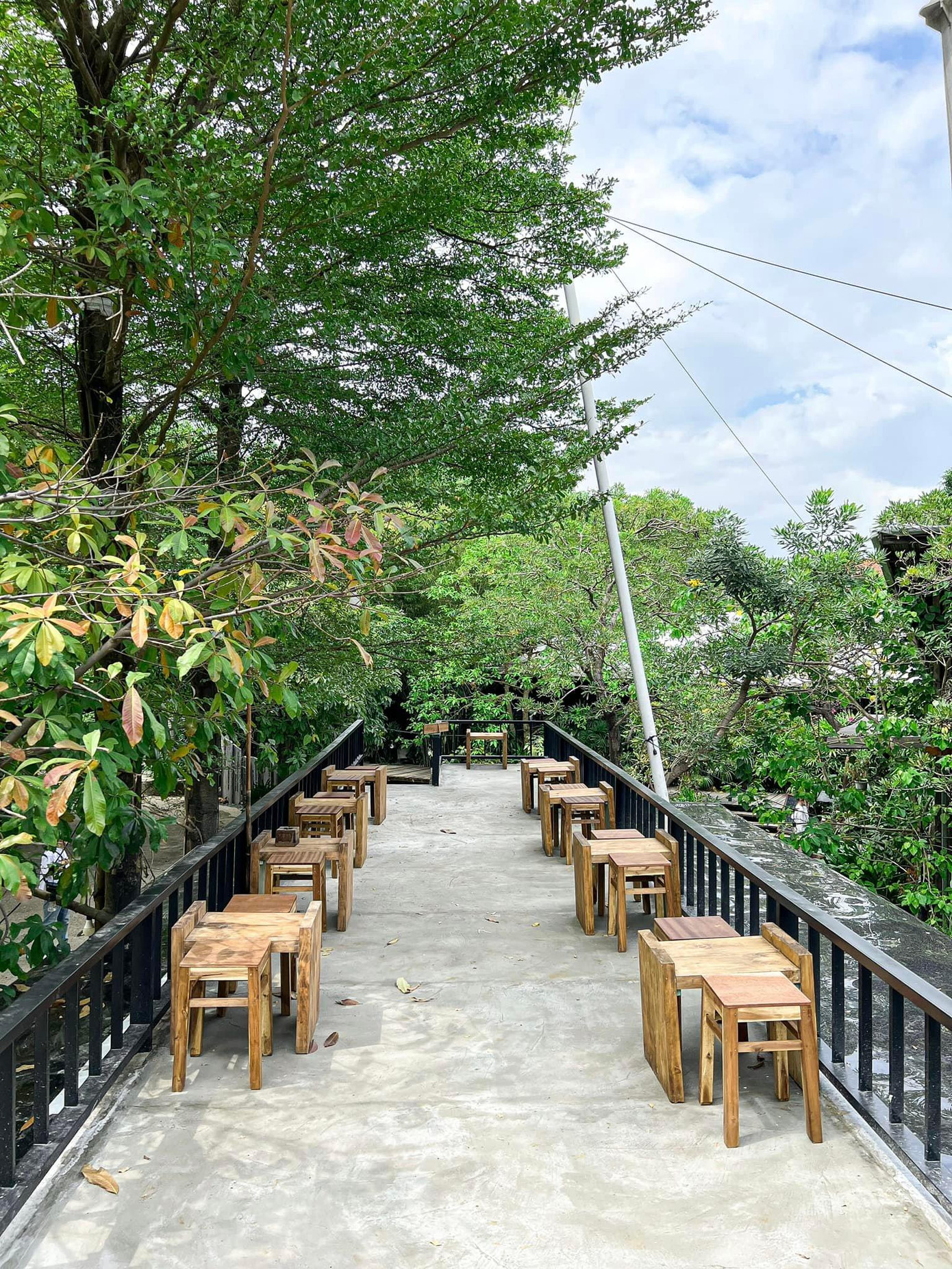 Như lạc vào khu vườn ngoại ô thơ mộng - Ảnh: FB Hoàng Trung Quân