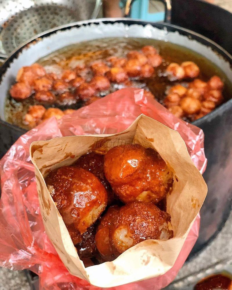 Bánh được "tắm" đẫm mật là món ngon không thể chối từ - Ảnh: Nguyễn Duy Bánh được "tắm" đẫm mật là món ngon không thể chối từ - Ảnh: Nguyễn Duy