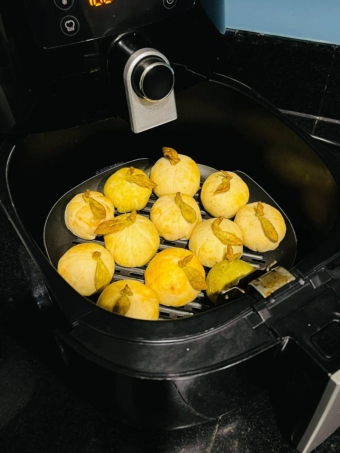 Nhìn đẹp và ngon như bánh ngoài tiệm chứ đùa! - Ảnh: Huyền Phạm Nhìn đẹp và ngon như bánh ngoài tiệm chứ đùa! - Ảnh: Huyền Phạm