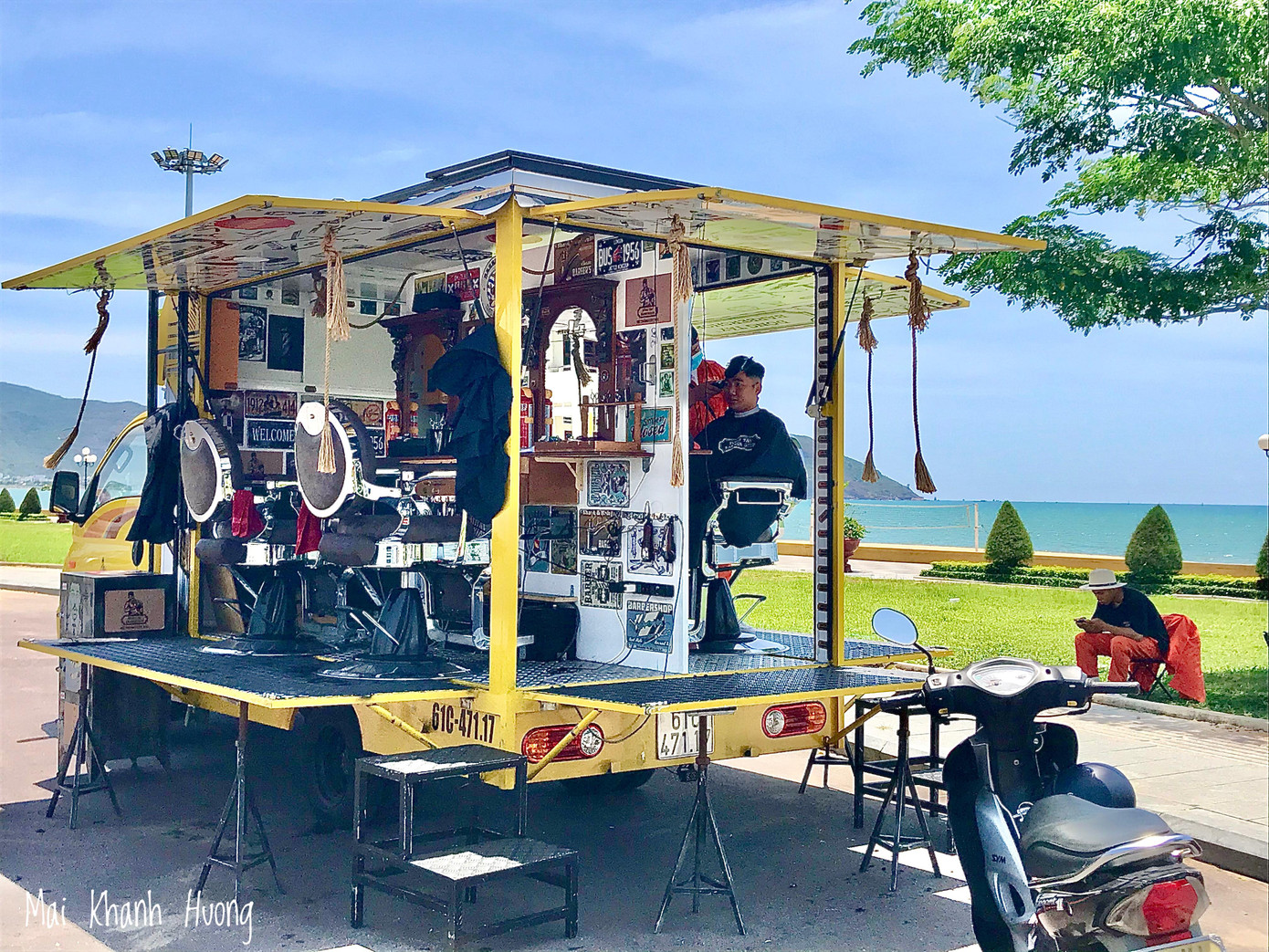 Ồ, một cửa tiệm cắt tóc "biết đi" - Ảnh: Mai Khanh Huong Ồ, một cửa tiệm cắt tóc "biết đi" - Ảnh: Mai Khanh Huong