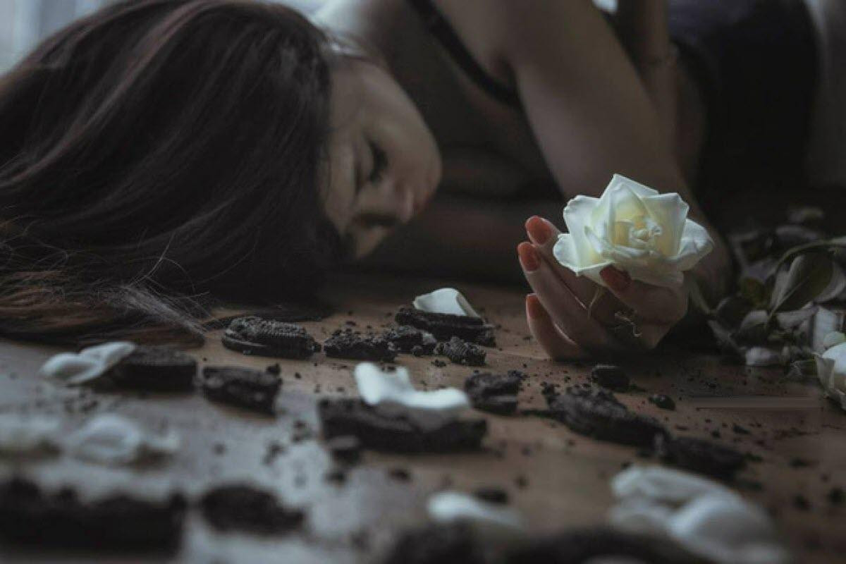 Thế giới của người lớn cũng đầy rẫy những đổ vỡ và bất an.