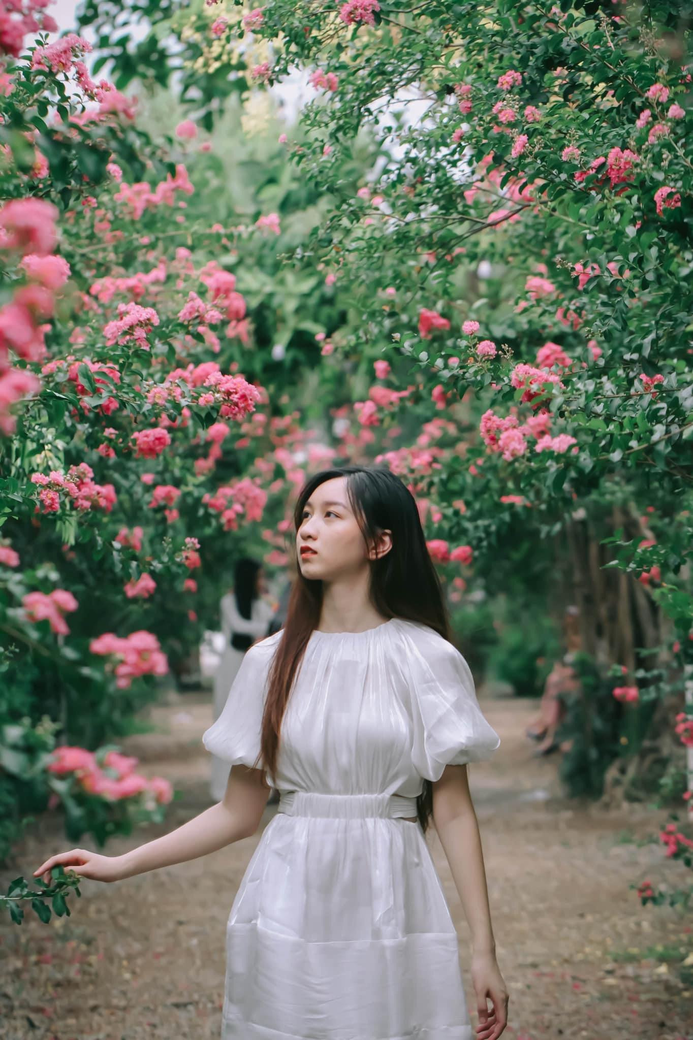 Nàng thơ lạc bước giữa vườn hoa - Ảnh: Nguyễn Phương Thảo Nàng thơ lạc bước giữa vườn hoa - Ảnh: Nguyễn Phương Thảo