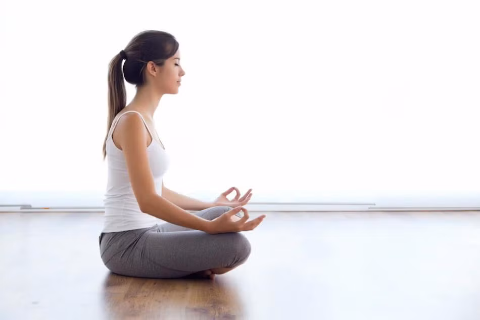 Quan sát được suy nghĩ, cảm xúc giúp bạn gọi tên được vấn đề mình đang đối diện, từ đó có cách đối diện phù hợp - Ảnh: freepik