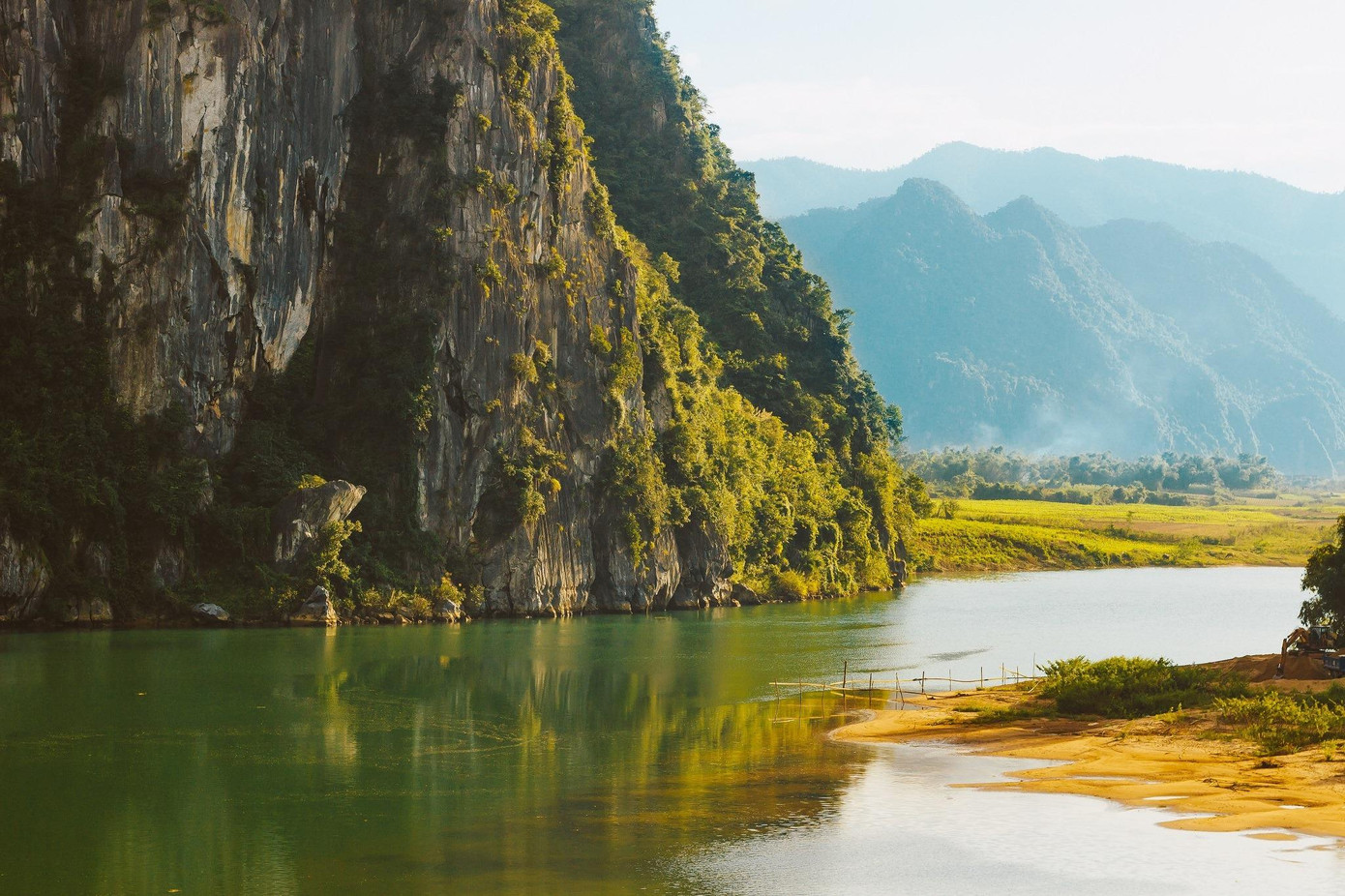 Khung cảnh vừa hùng vĩ vừa nên thơ - Ảnh: Cáp Lộc Hàn Vũ Khung cảnh vừa hùng vĩ vừa nên thơ - Ảnh: Cáp Lộc Hàn Vũ