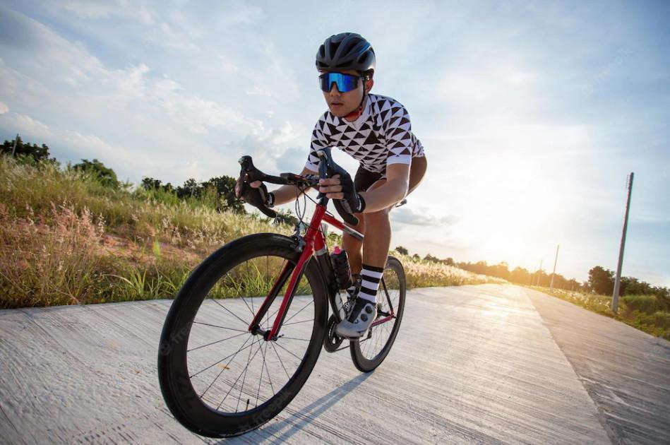 Rèn luyện thể chất giúp gia tăng sự tự tin và giải phóng hormone hạnh phúc endorphin - Ảnh: freepik.